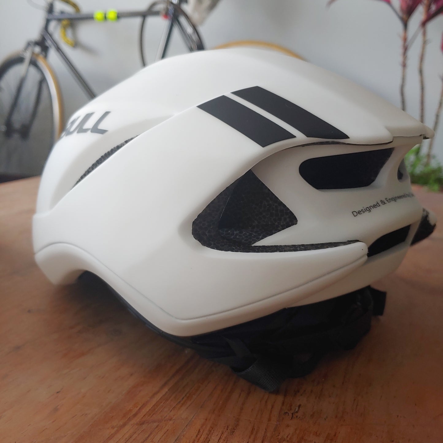 Casco Cairbull de carreras aerodinámico blanco con gafas para ciclismo